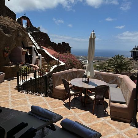 Castillo Lanzarote Villa Sophie - Luxury Villa -Sleep In A Volcanic Cave With Heated Pool Tías Esterno foto