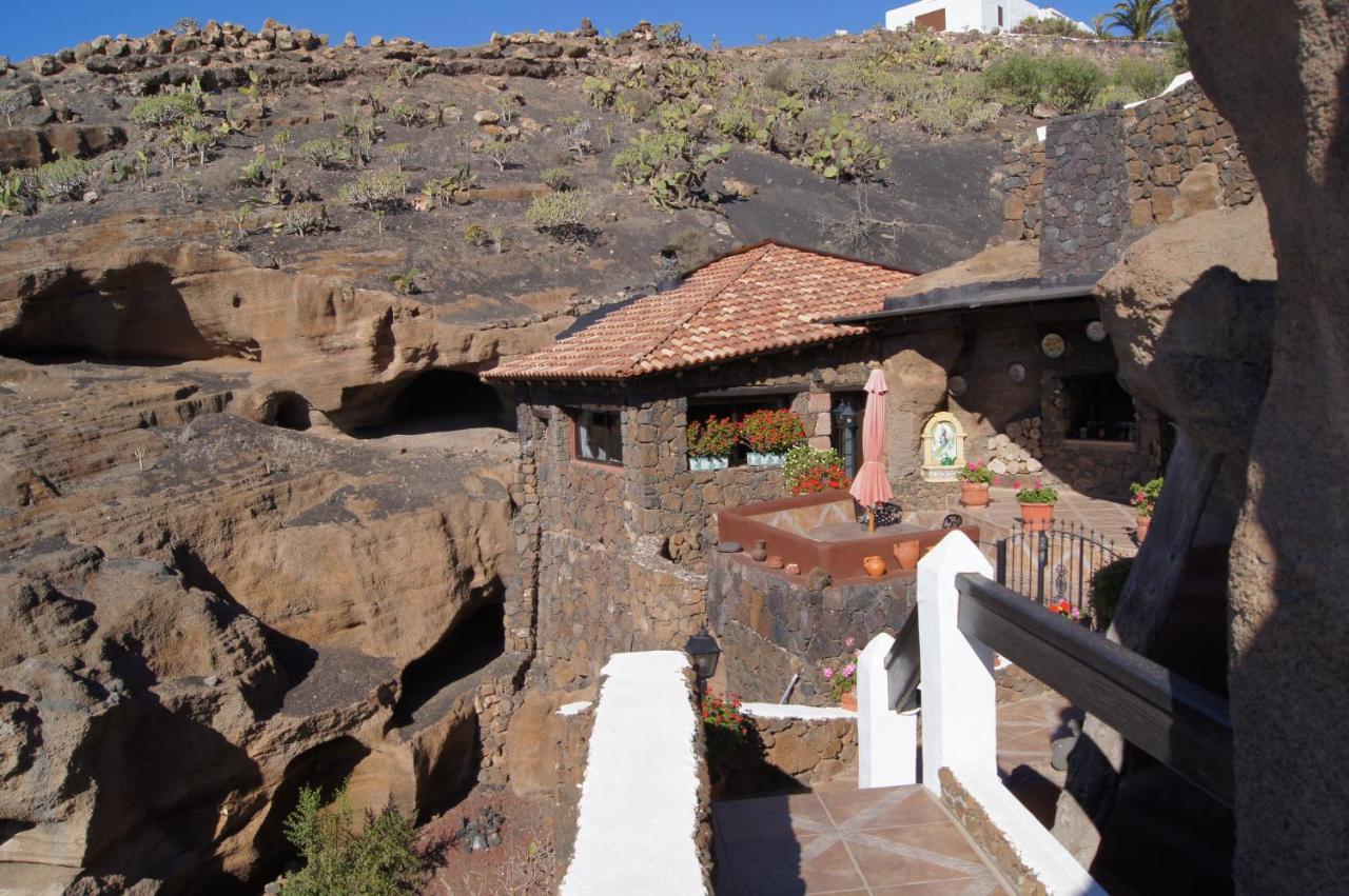 Castillo Lanzarote Villa Sophie - Luxury Villa -Sleep In A Volcanic Cave With Heated Pool Tías Esterno foto