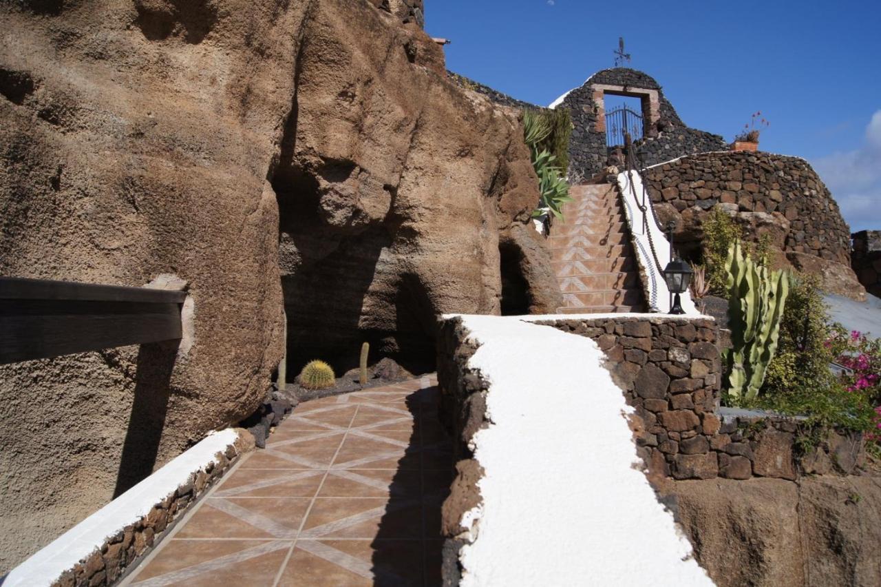 Castillo Lanzarote Villa Sophie - Luxury Villa -Sleep In A Volcanic Cave With Heated Pool Tías Esterno foto