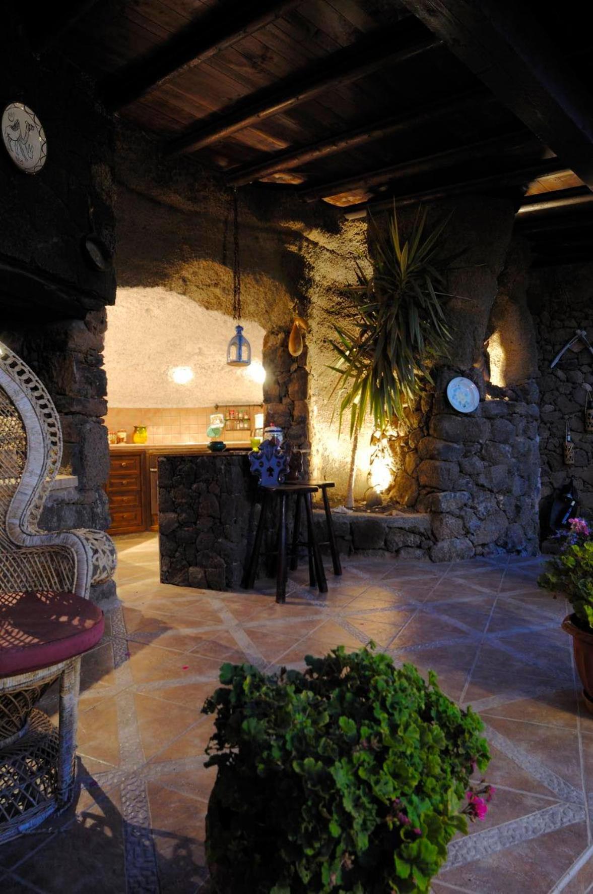 Castillo Lanzarote Villa Sophie - Luxury Villa -Sleep In A Volcanic Cave With Heated Pool Tías Esterno foto