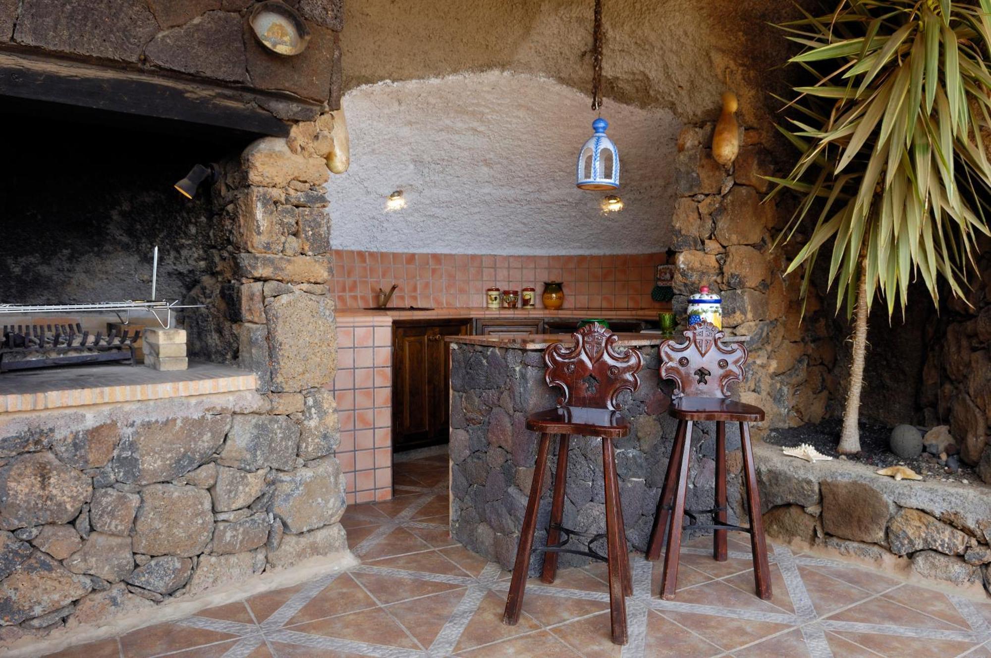 Castillo Lanzarote Villa Sophie - Luxury Villa -Sleep In A Volcanic Cave With Heated Pool Tías Esterno foto