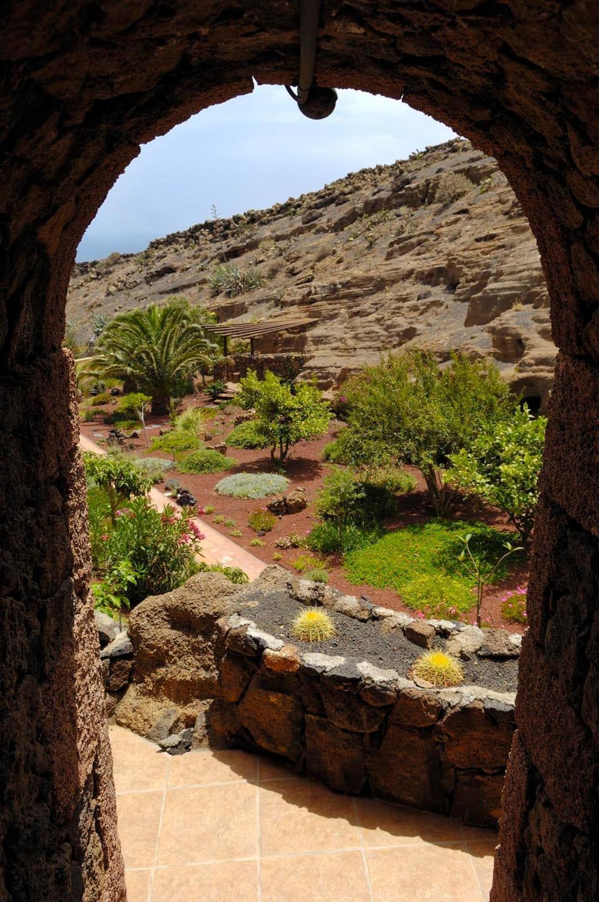 Castillo Lanzarote Villa Sophie - Luxury Villa -Sleep In A Volcanic Cave With Heated Pool Tías Esterno foto