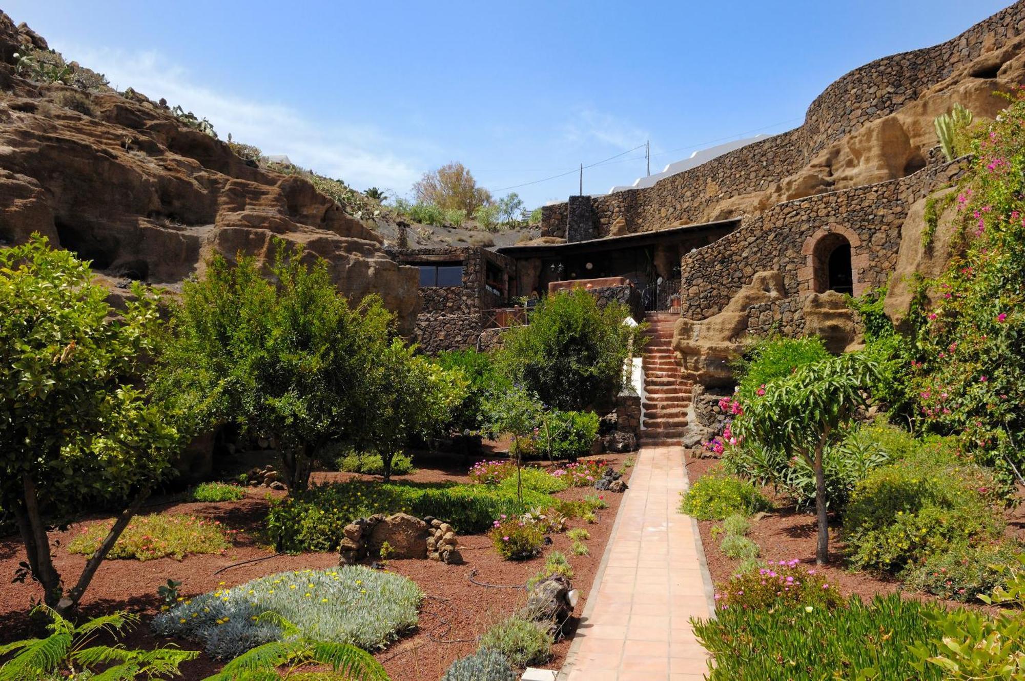 Castillo Lanzarote Villa Sophie - Luxury Villa -Sleep In A Volcanic Cave With Heated Pool Tías Esterno foto