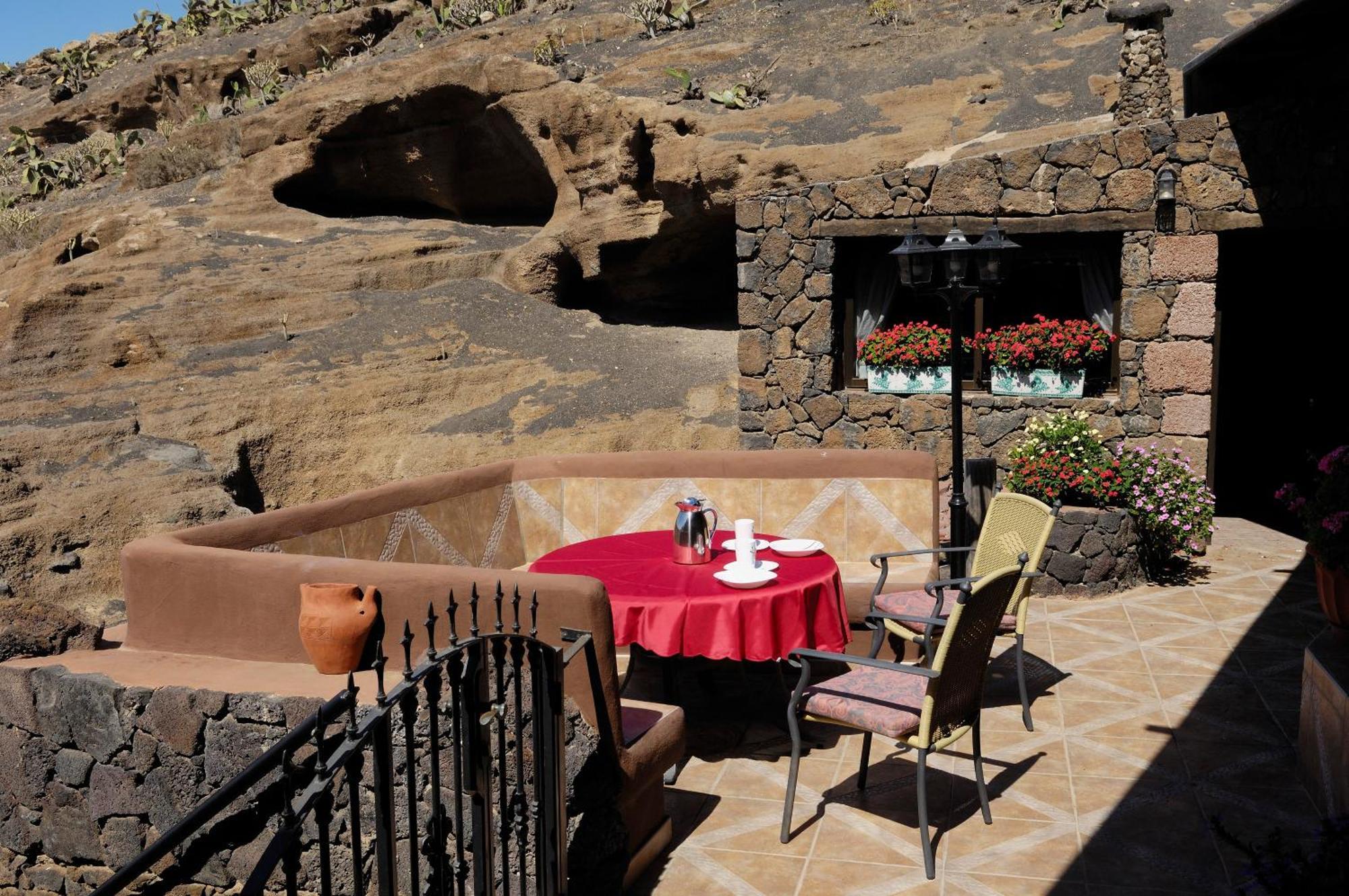 Castillo Lanzarote Villa Sophie - Luxury Villa -Sleep In A Volcanic Cave With Heated Pool Tías Esterno foto