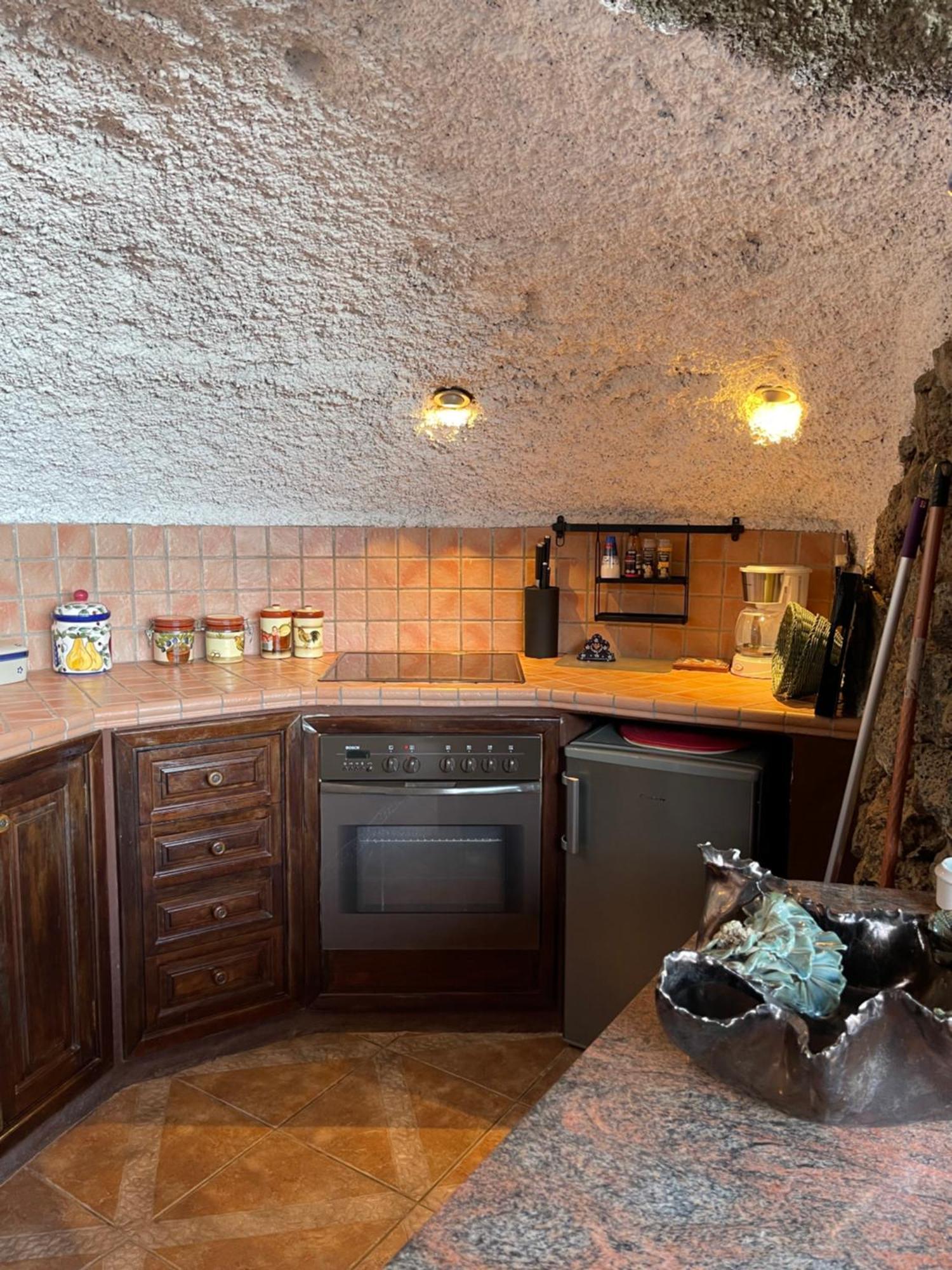 Castillo Lanzarote Villa Sophie - Luxury Villa -Sleep In A Volcanic Cave With Heated Pool Tías Esterno foto