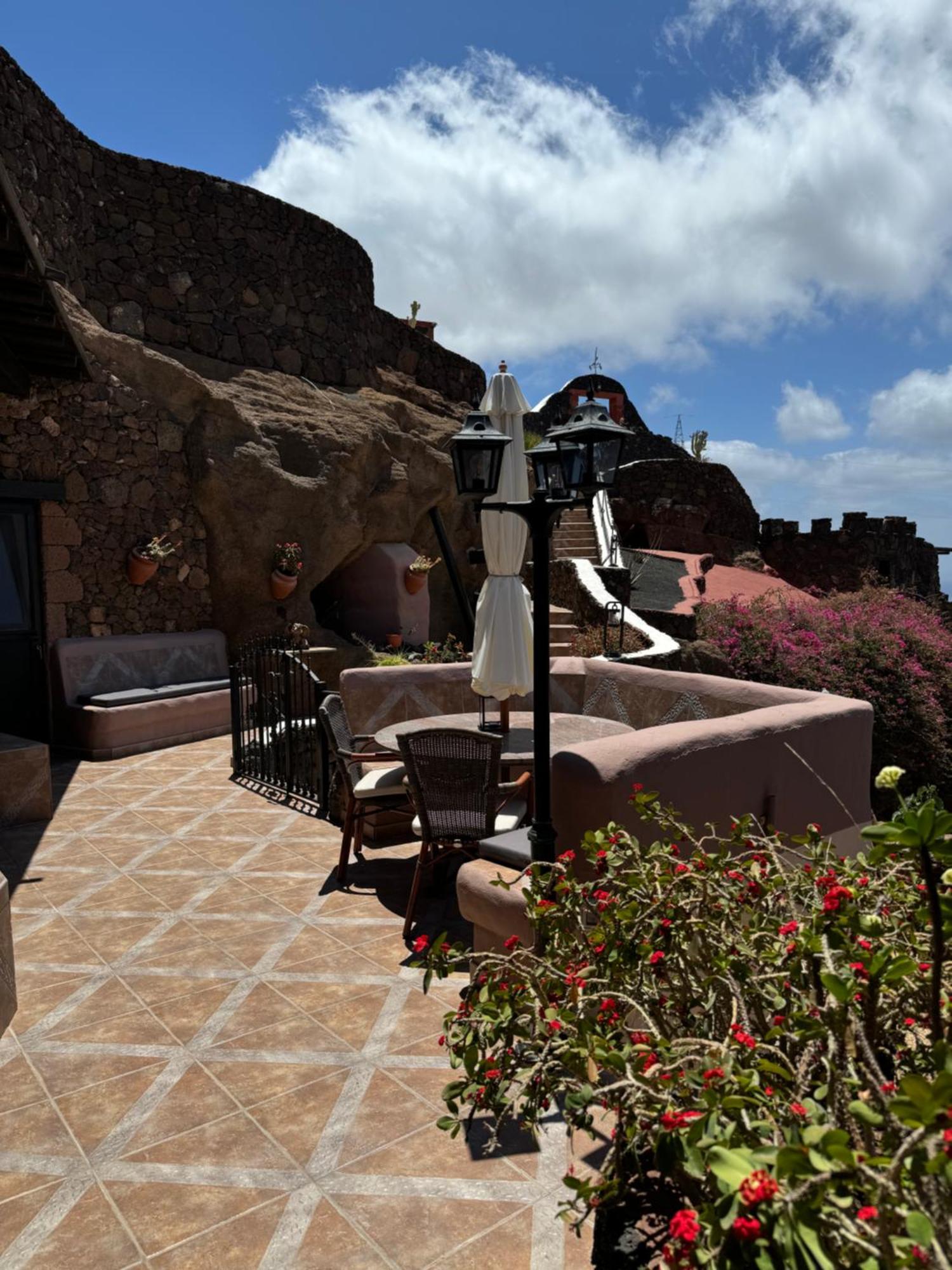 Castillo Lanzarote Villa Sophie - Luxury Villa -Sleep In A Volcanic Cave With Heated Pool Tías Esterno foto