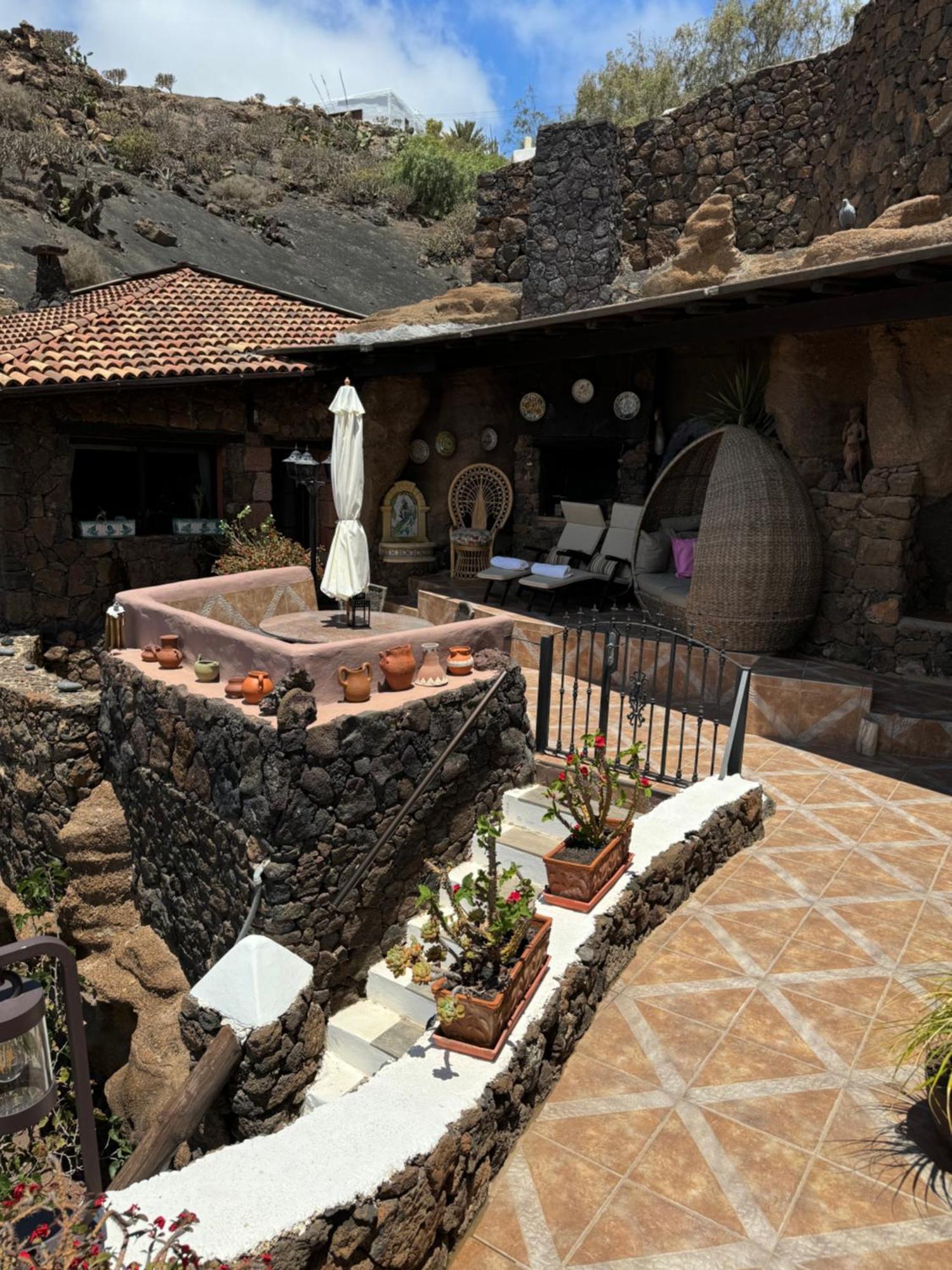 Castillo Lanzarote Villa Sophie - Luxury Villa -Sleep In A Volcanic Cave With Heated Pool Tías Esterno foto