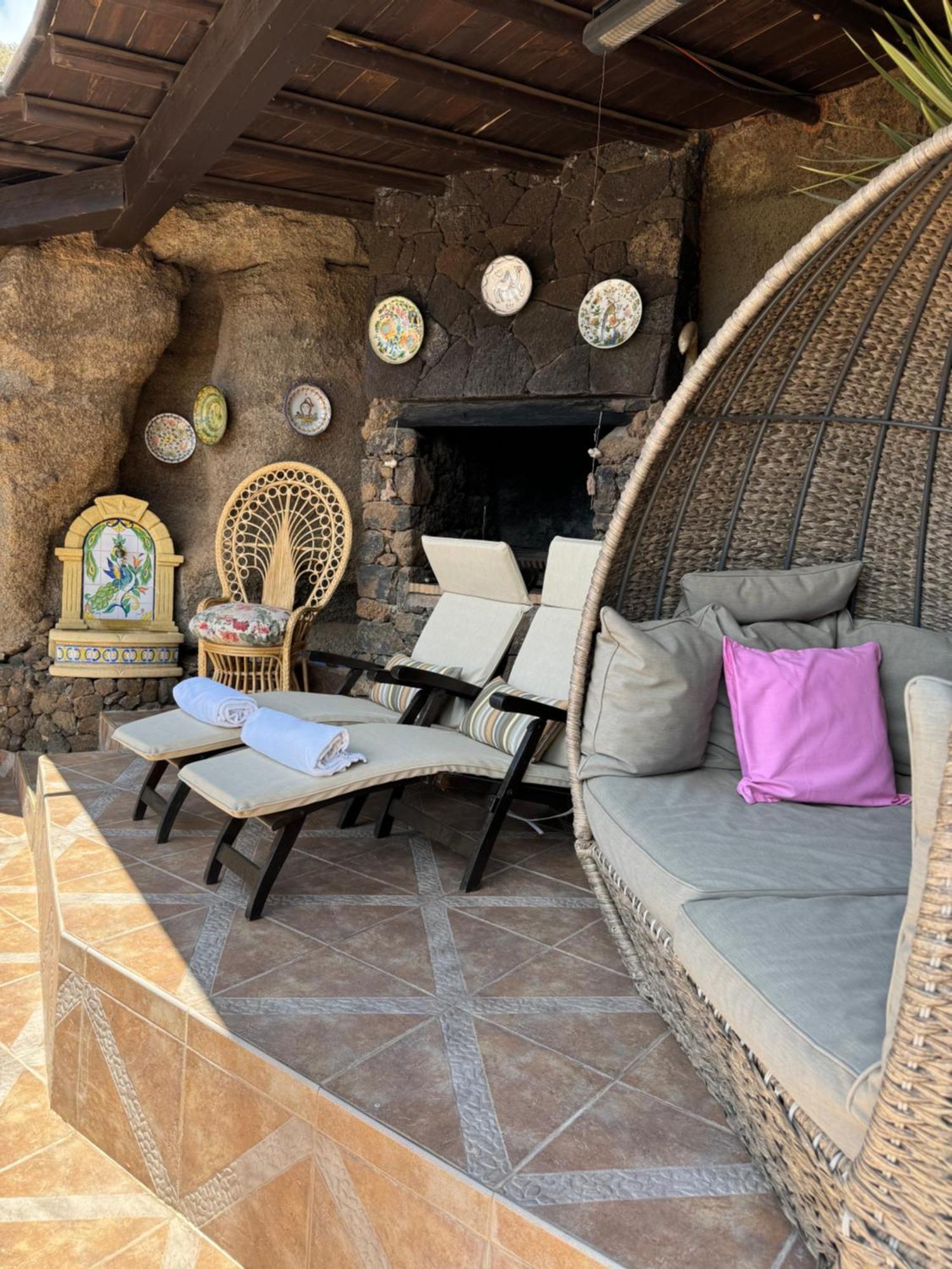 Castillo Lanzarote Villa Sophie - Luxury Villa -Sleep In A Volcanic Cave With Heated Pool Tías Esterno foto