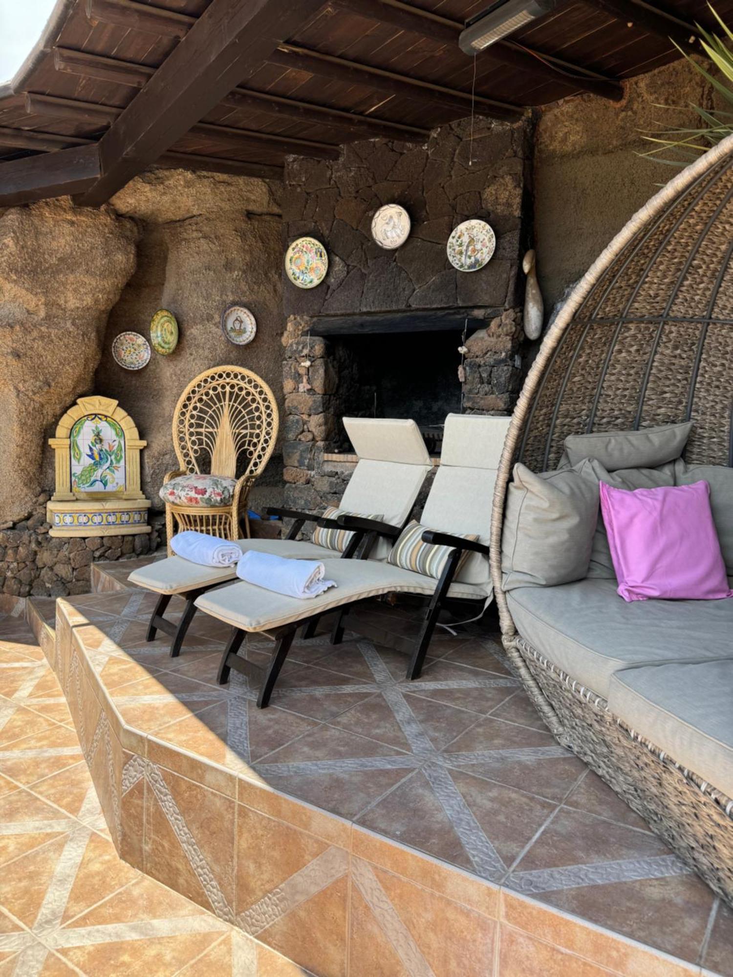 Castillo Lanzarote Villa Sophie - Luxury Villa -Sleep In A Volcanic Cave With Heated Pool Tías Esterno foto